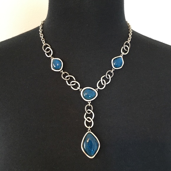 VTG Avon NRQ Necklace and Earrings Set - Picture 3 of 13